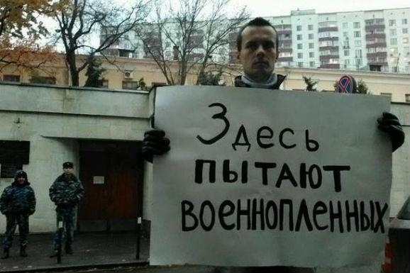 Під психлікарнею, де утримують Савченко, москвичі провели одиночні пікети