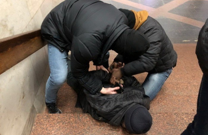 У Харкові чоловік намагався влаштувати теракт у метро, - ВІДЕО