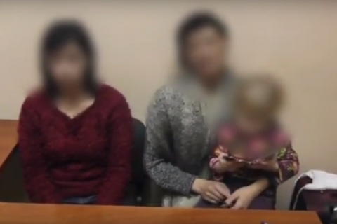 Две гражданки России с ребенком пешком пришли в Украину и попросили статус беженцев, - ВИДЕО