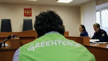 Українця з судна Greenpeace арештували на два місяці 