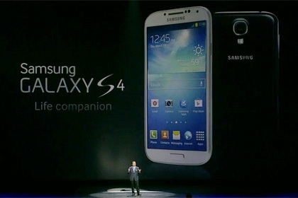 Samsung показала смартфон Galaxy S4, яким можна керувати дез дотиків