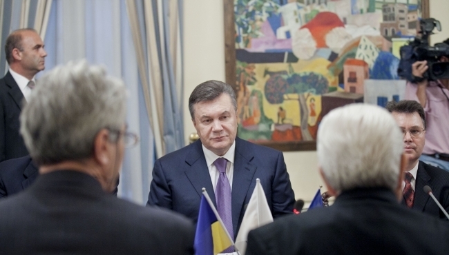 Янукович запропонував свої послуги, щоб запустити Раду, - Єфремов
