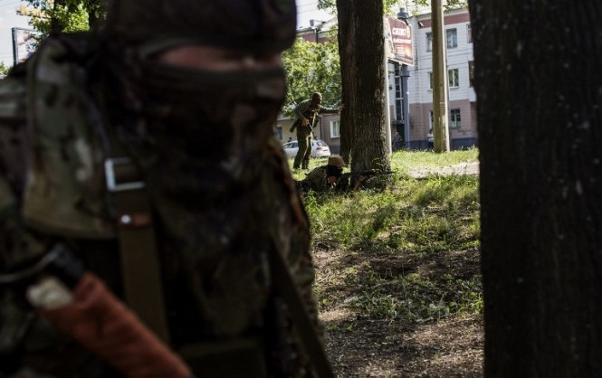 Терористи ЛНР винесли вогнепальну зброю з відділень 