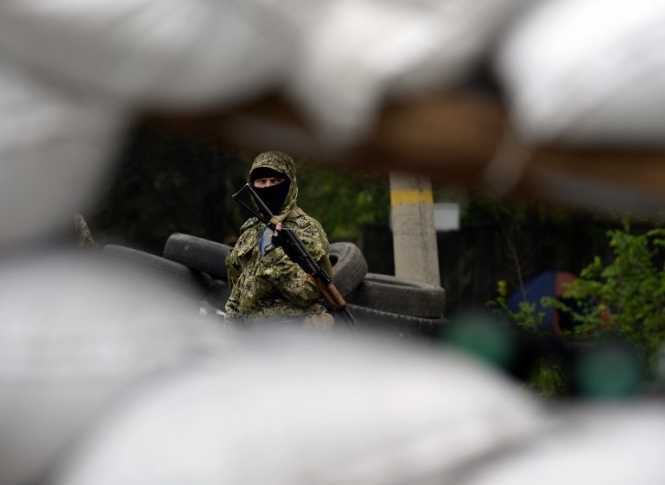 Террористы штурмуют воинскую часть в Луганске: есть жертвы 