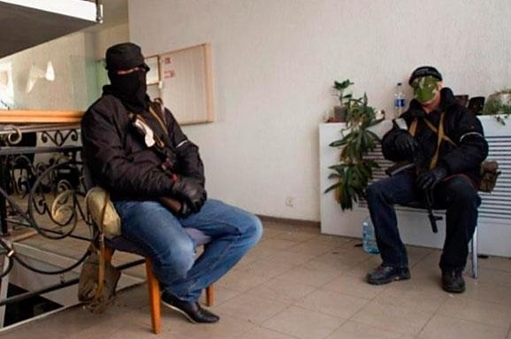 Под Киевом задержали террористов с визитками Яроша, георгиевскими лентами и арсеналом оружия 