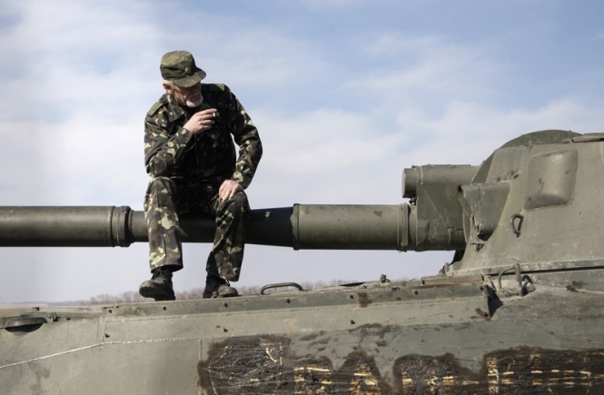 Бойовики обстріляли батальйон МВС на Луганщині: 3 бійців поранені