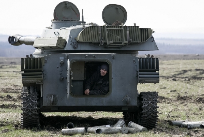 Терористи відвели вглиб Донецька бронегрупу з-під Мар'їнки