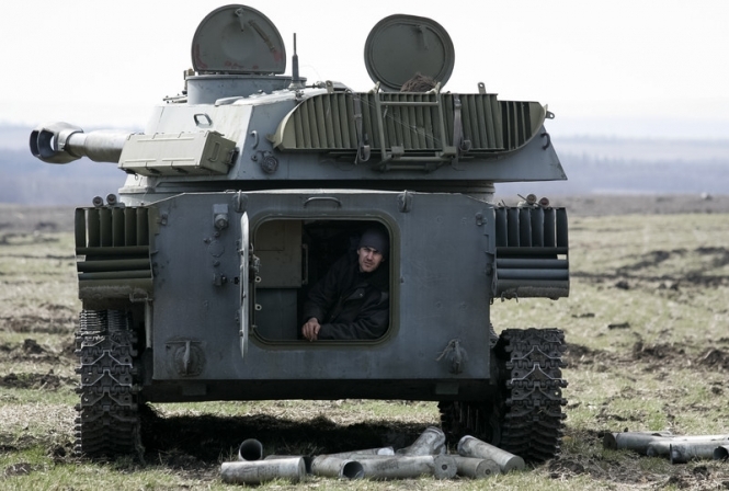 Количество обстрелов в зоне АТО увеличилось до сотни, боевики обстреливают мирные районы