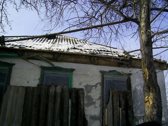 Бойовики обстріляли з 152-мм артилерії селище Підлісне, один снаряд влучив у будинок 