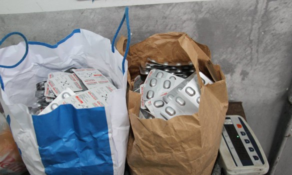 У США затримали чоловіків, які везли наркотики у сумках з написом 