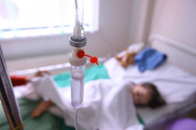 Массовое отравление в Житомире: 17 детей в больнице, школа на карантине