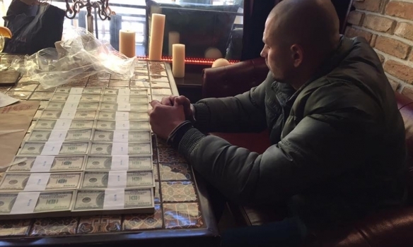 У Києві спіймали шахраїв, які вимагали $200 тис за скасування вироку