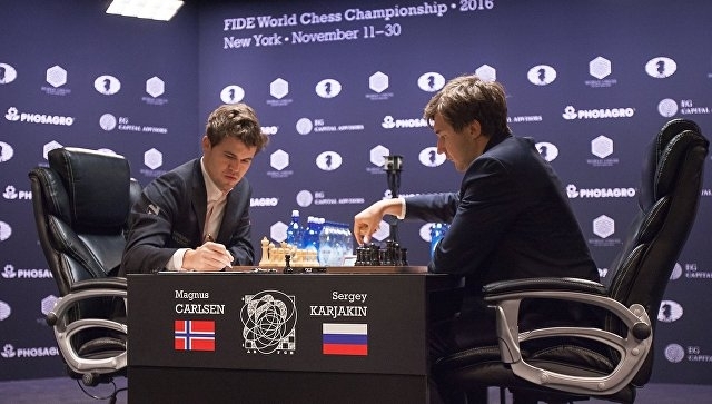 Норвежский шахматист отстоял титул чемпиона мира в матче с россиянином