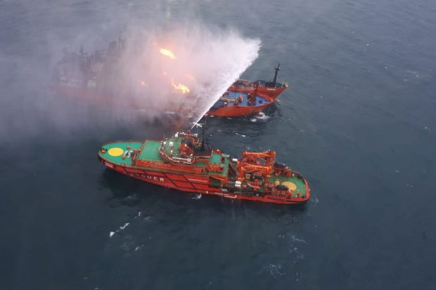 Пожар на танкерах в Керченском проливе: тела четырех моряков доставили в Стамбул