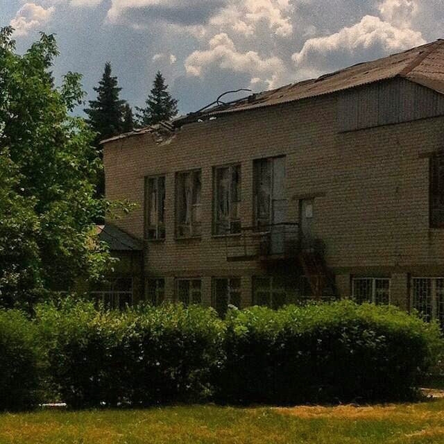 Терористи у Слов’янську обстріляли школу і мирних жителів, - фото