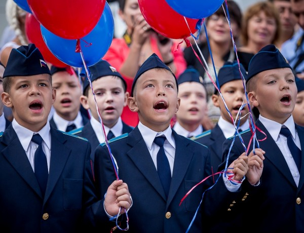 У Росії школярів змусять переповідати новини 