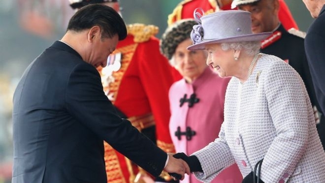 Поїздка в кареті та рукостискання з королевою: у Великобританії урочисто приймають Сі Цзіньпіна