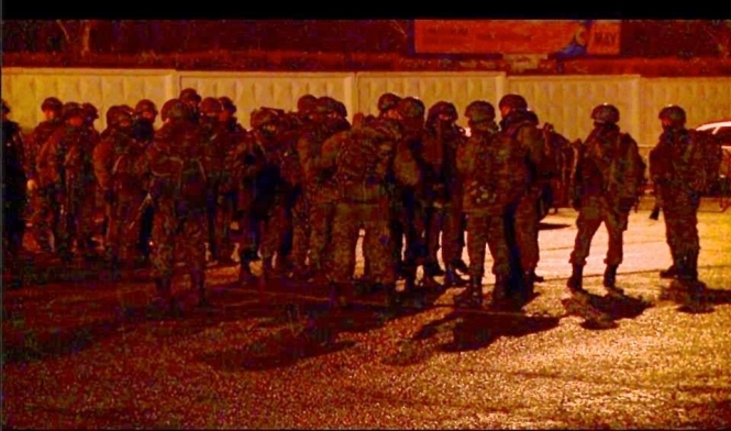 Вооруженные люди ночью захватили аэропорт Симферополя