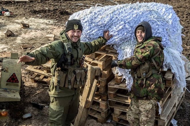 Порошенко подписал закон о волонтерском движении в Украине