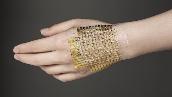 Ученые создали искусственную кожу, что чувствует прикосновения