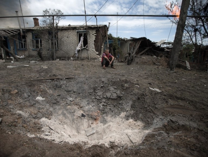 В результате обстрела террористами Станично-Луганского района повреждены школа, детсад, жилые дома, - Москаль