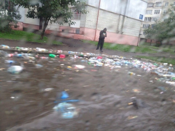 У Львові через потужну зливу затопило вулиці і будинки, - ФОТО ВІДЕО