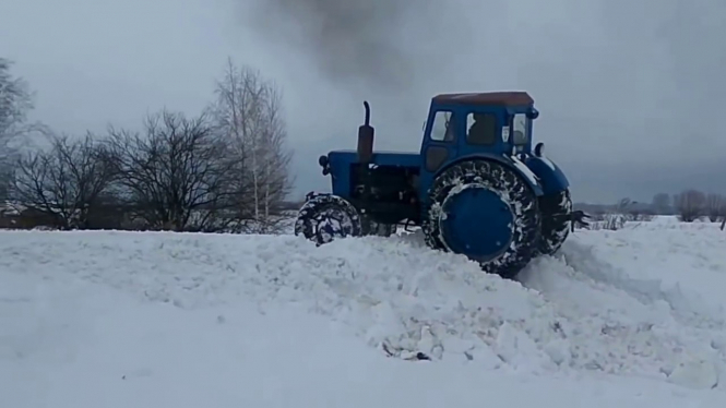 На Тернопільщині чоловік викрав трактор, щоб розчистити дороги від снігу 