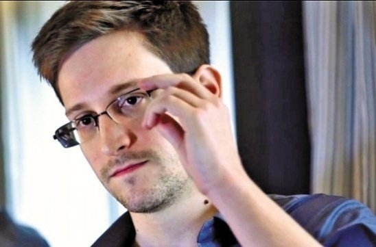 Сноуден заперечує зв'язок з урядом Росії