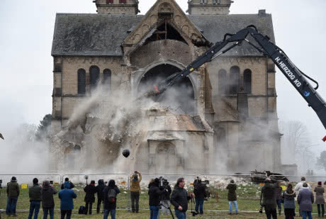 В Германии ради добычи угля разрушили село с собором