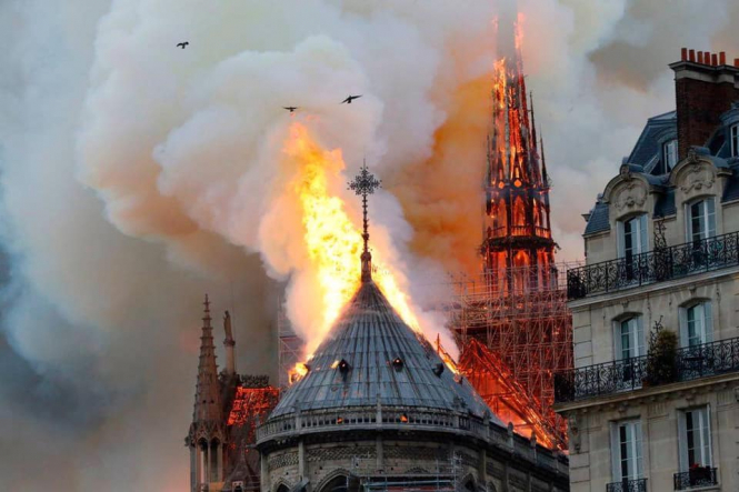 Пожежа в Соборі Паризької Богоматері, - НАЖИВО