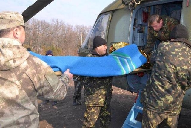 Из зоны АТО эвакуировали 18 раненых украинских бойцов, - фото