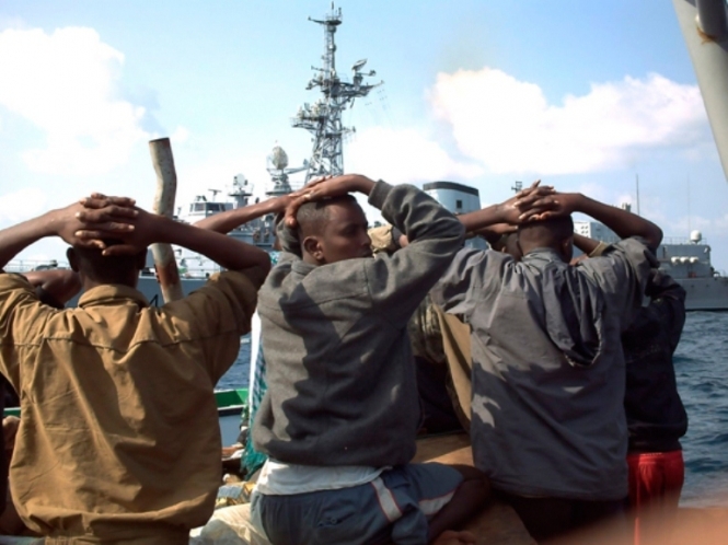 Військові Індії повернули судно в сомалійських піратів і врятували екіпаж – Reuters

