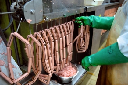 У Росії в сосисках європейського виробництва знайшли кінське ДНК