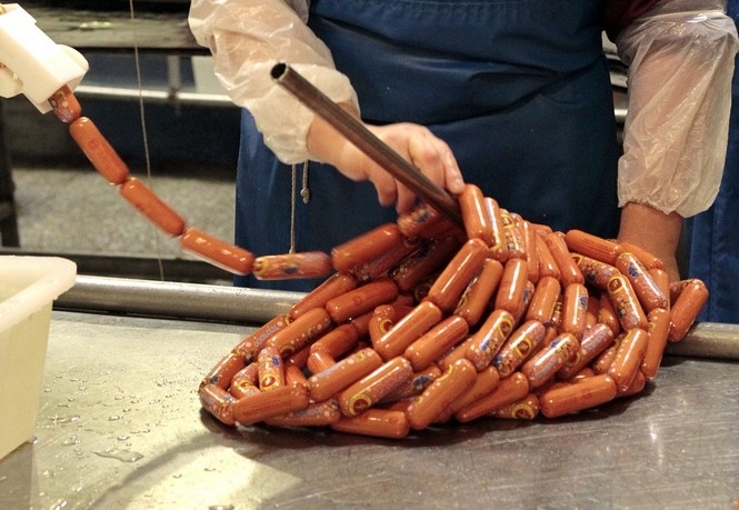 Росіяни їздять в Польщу за сосисками з дисконту, бо вважають, що у них більше м'яса