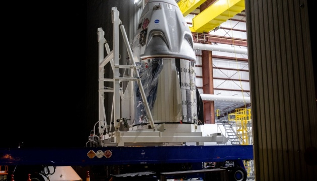 SpaceX Crew Dragon вже доправили на космодром NASA, запуск - за 8 днів