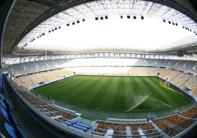 Охороняти порядок на українських стадіонах під час Євро-2012 будуть стюарди