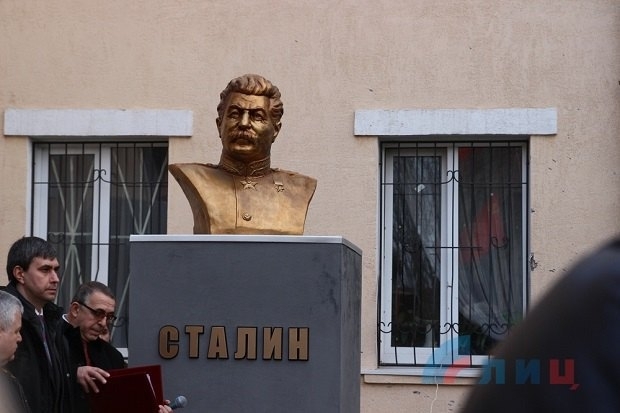 В оккупированном Луганске установили памятник Сталину