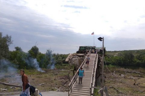 Саперы разминировали территорию возле моста в Станице Луганской