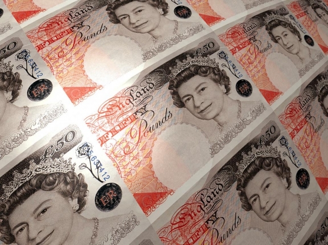 Bloomberg признал британский фунт худшей среди мировых валют