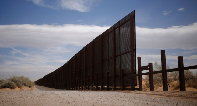 Стену на границе США и Мексики планируют построить высокой, крепкой и эстетически красивой
