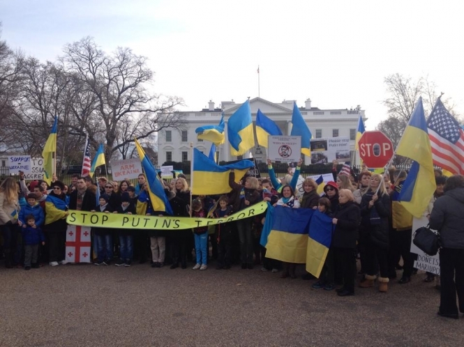 Українці у Вашингтоні вимагали в Обами надати Україні військову допомогу та зупинити Путіна, - фото
