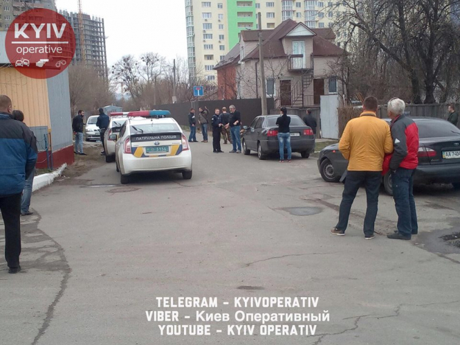 Стрілянина в Дніпровському районі Києва, є поранений, – ФОТО