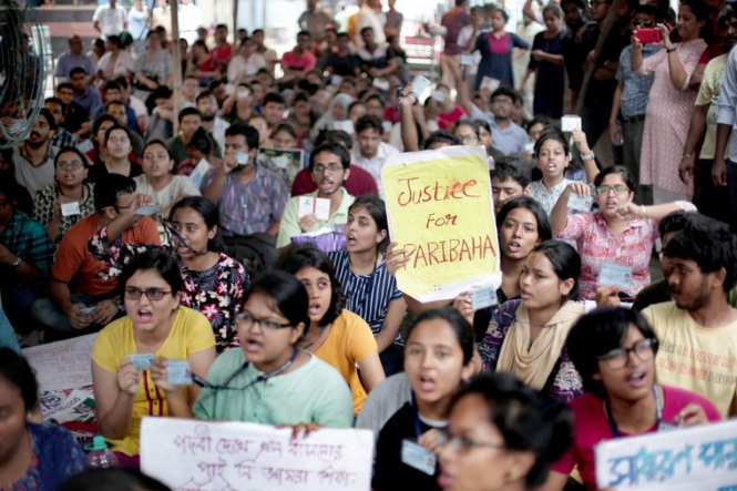 Десятки тысяч врачей вышли на забастовку в Индии
