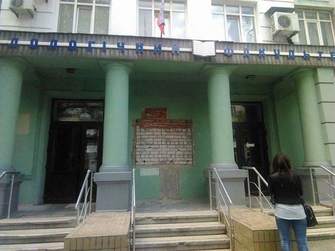 В Донецке террористы демонтировали барельеф Василия Стуса, - фото