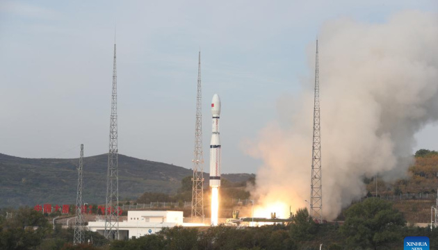 Три експериментальні супутники запустила у космос влада Китаю