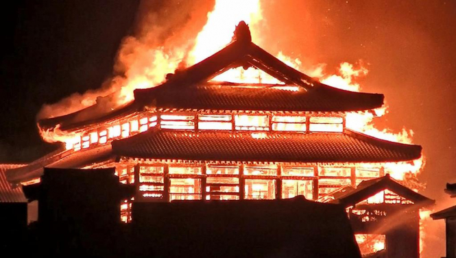 В Японии сгорел замок из списка наследия ЮНЕСКО