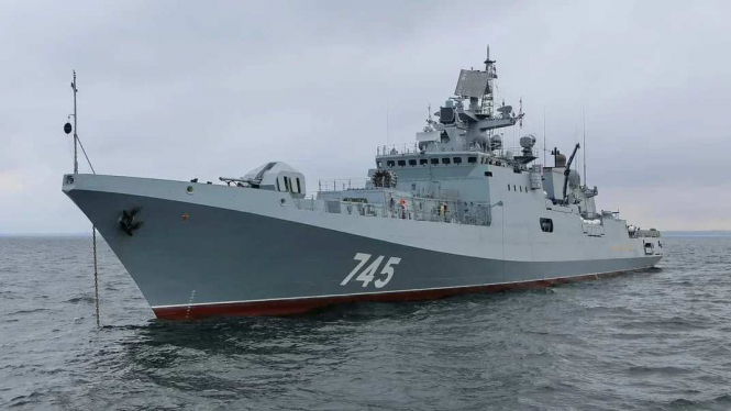 Британія не реагує на російський фрегат, який декілька місяців супроводжує танкери 
