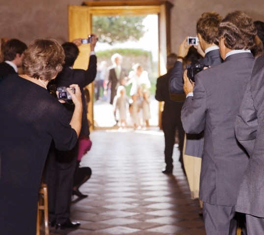 На сайте Wedpro можно выбрать оператора на свадьбу
