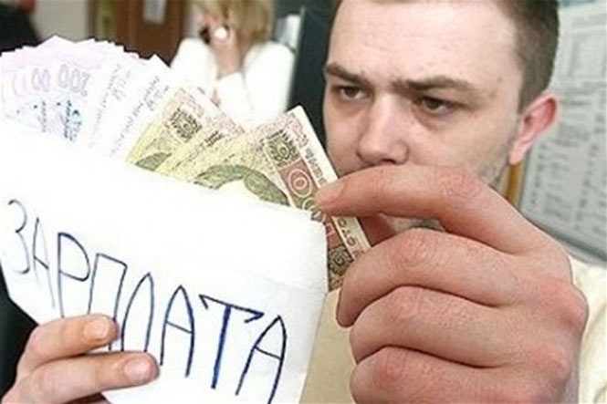 Кожен другий українець заробляє менше 2500 грн