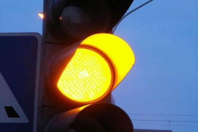 В Мининфраструктуры пока не планируют запрещать желтый сигнал светофора